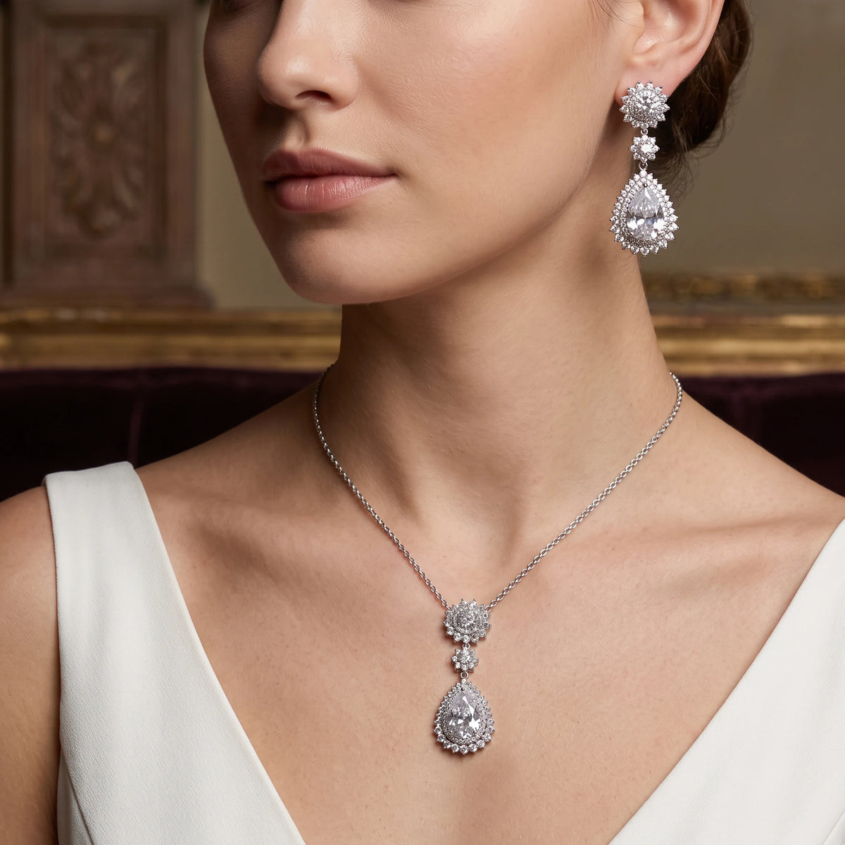 طقم مجوهرات كلاسيكي بتصميم متدلٍ Classic Drop Bridal Jewelry Style set