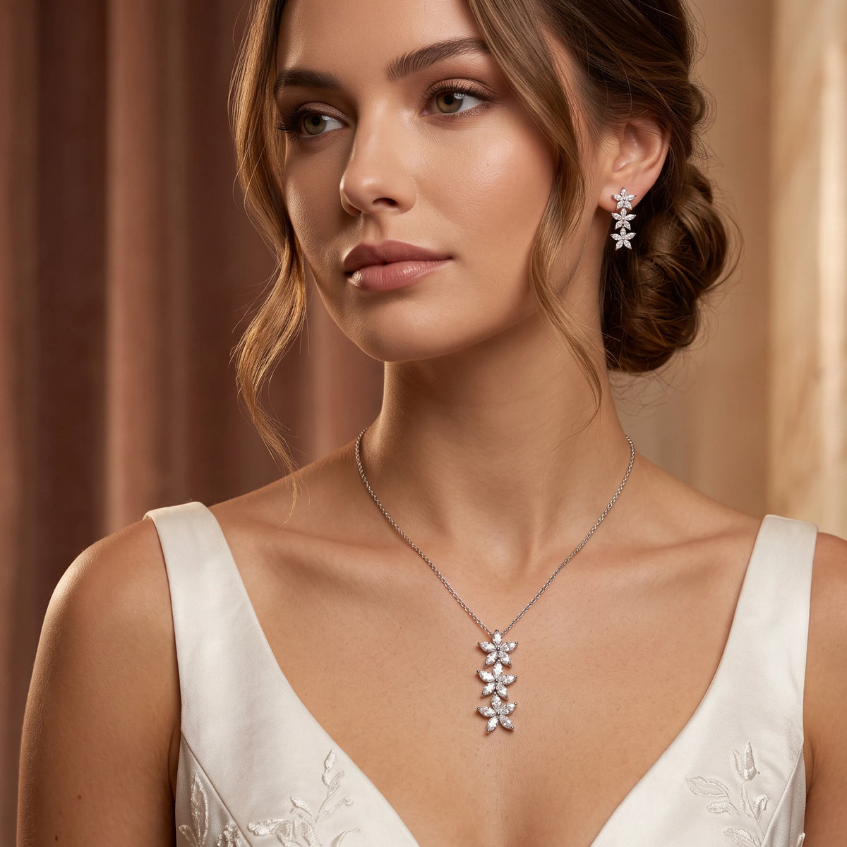 طقم بتصميم ثلاثي الزخارف الزهرية المتدلية Triple Floral Drop Motif Set