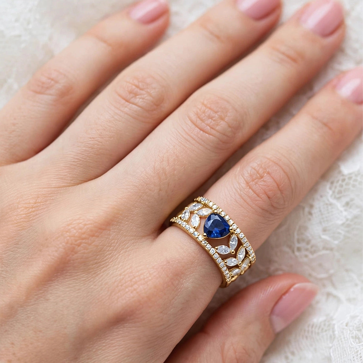 خاتم عريض بتصميم ورقة شجر وقصة ماركيز Wide Marquise Leaf Statement Ring