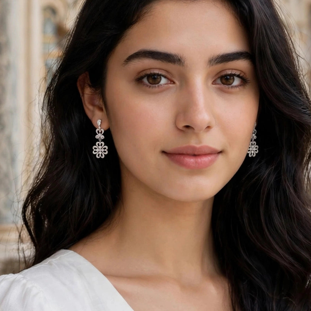 أقراط متدلية بتصميم مفرغ يجمع بين شكل القلب والزهور Heart and Floral Openwork Drop Earrings