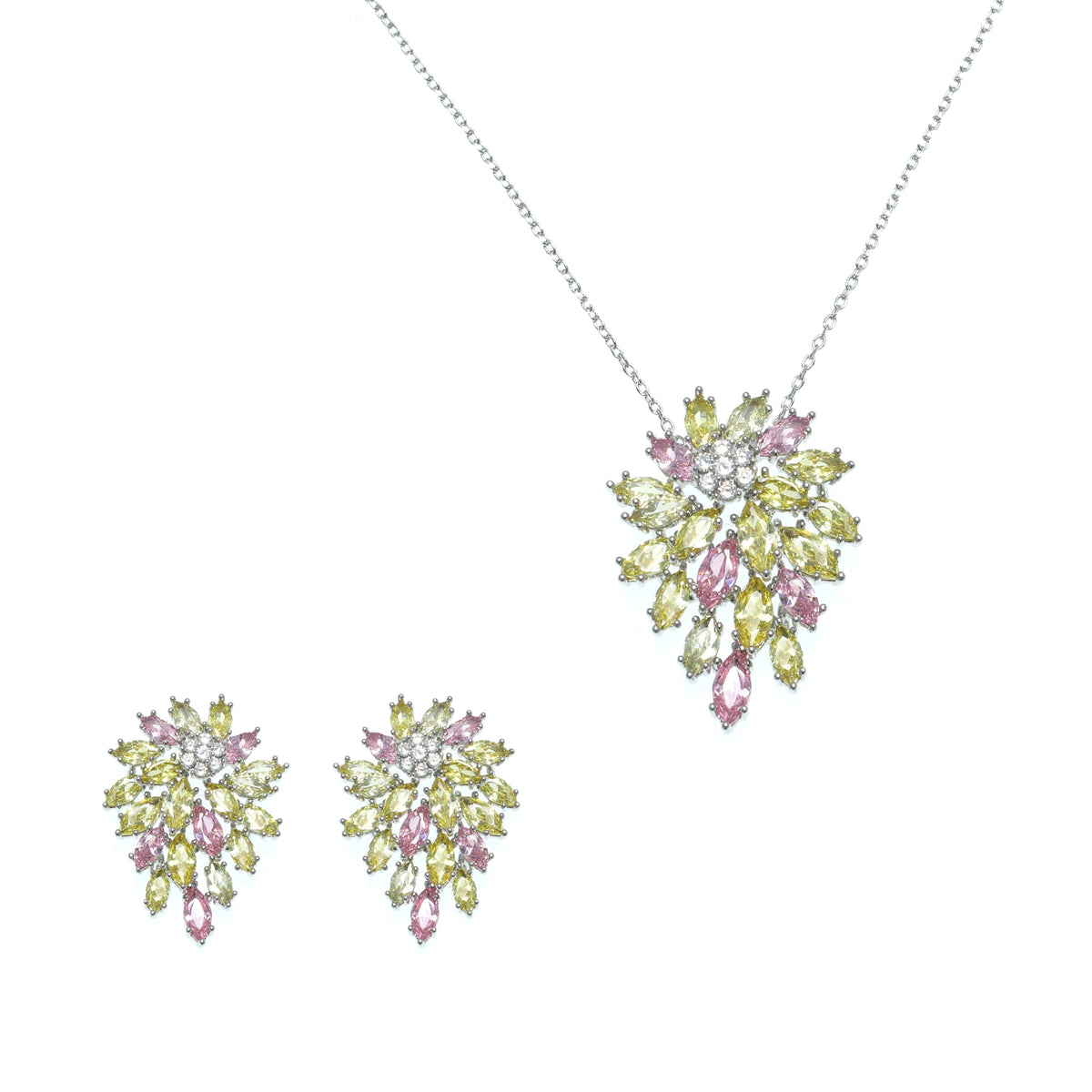 طقم مجوهرات مبتكر بأسلوب العناقيد المنسدلة المستوحاة من الطبيعة والأوراق الخريفية Innovative jewelry set featuring a cascading cluster design inspired by nature and autumn leaves.