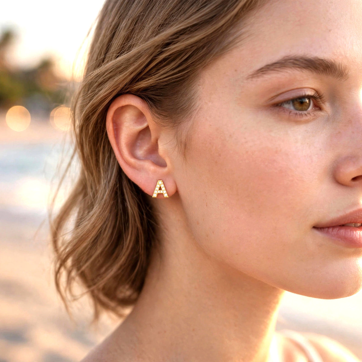 أقراط صغيرة على شكل حروف, مقاس 3 مم Petite stud earrings shaped letters size 3mm