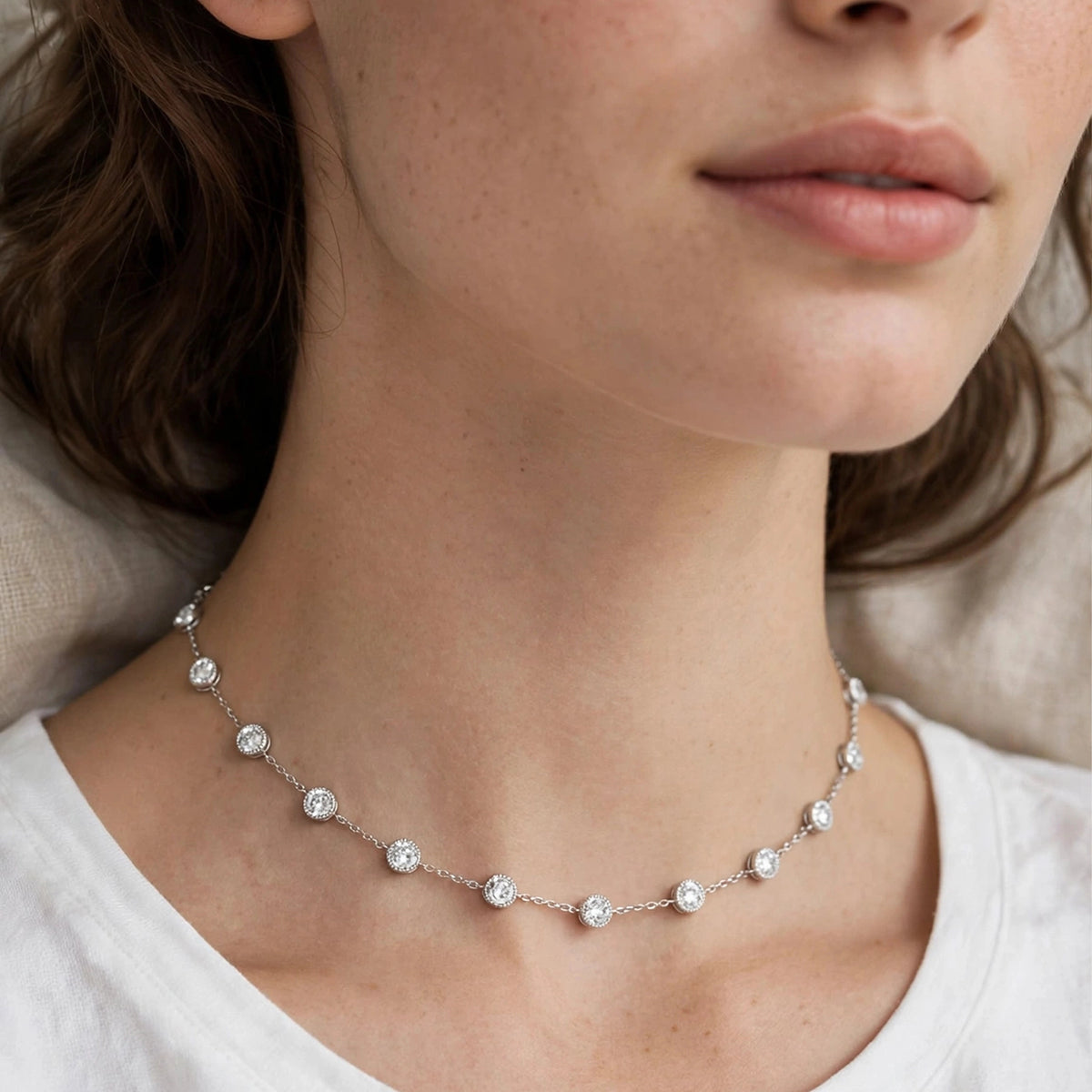 قلادة مرصعة بالزركون Zircon-studded necklace