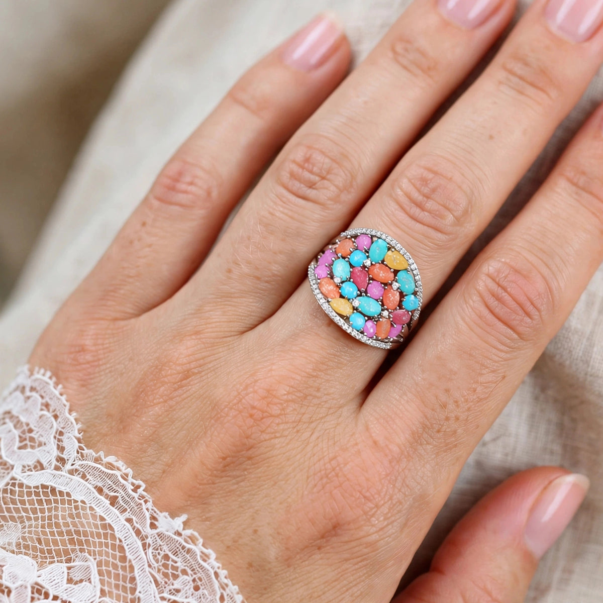 خاتم كوكتيل توتي فروتي باحجار الزركون الكيوبك Tutti Frutti cocktail ring with cubic zirconia stones.
